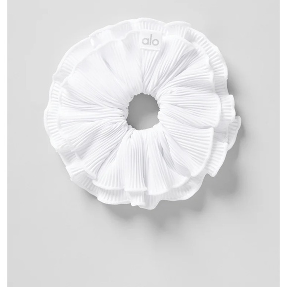 ALO Yoga Accessories - ALO Yoga White Micro Plisse Oversize Scrunchie